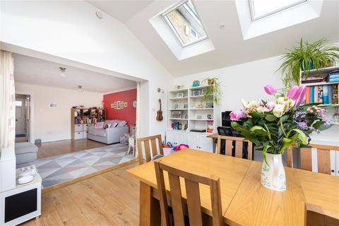 11 Cottesloe Close, Bisley, Woking, GU24 9BS