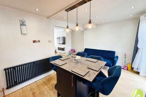 4 bedroom terraced house for sale, Havis Road, Stanford-Le-Hope, SS17