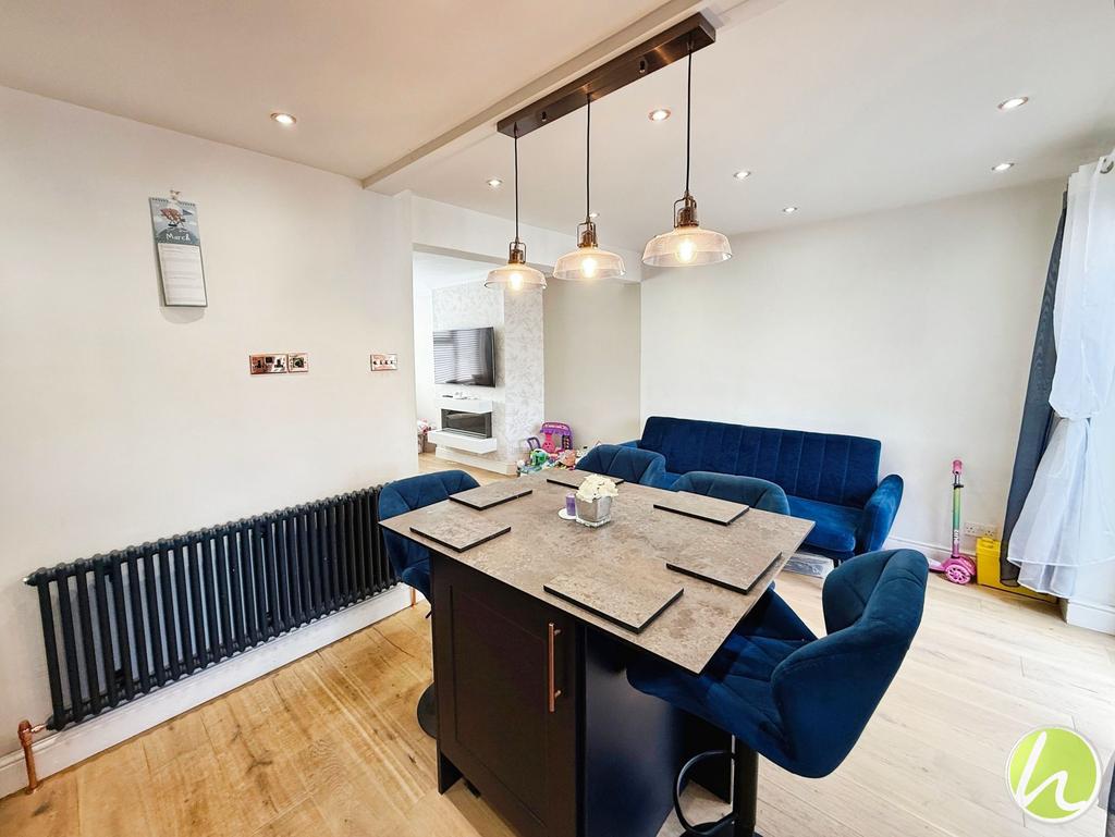 Kitchen/ Dining Room