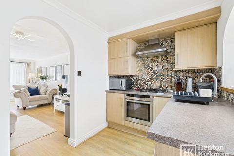 28 Lancer Way, Billericay, CM12 0XA