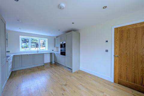 3 bedroom detached house for sale, Woods Orchard Road, Gloucester GL4