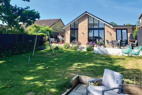 4 bedroom detached bungalow for sale, Runsell View, Danbury CM3