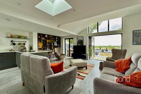 4 bedroom detached bungalow for sale, Runsell View, Danbury CM3