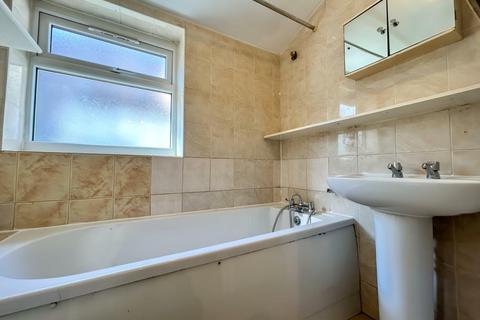 undefined, 2 Bedroom Flat To Let - HP11