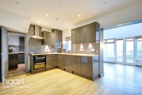 4 bedroom semi-detached house to rent, Carrs Road, CLACTON-ON-SEA