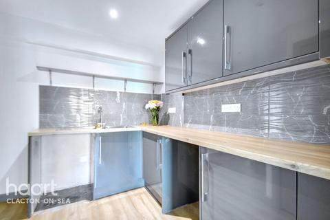 4 bedroom semi-detached house to rent, Carrs Road, CLACTON-ON-SEA