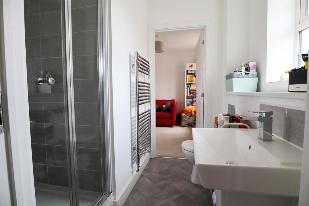 Jack and Jill Ensuite.jpg