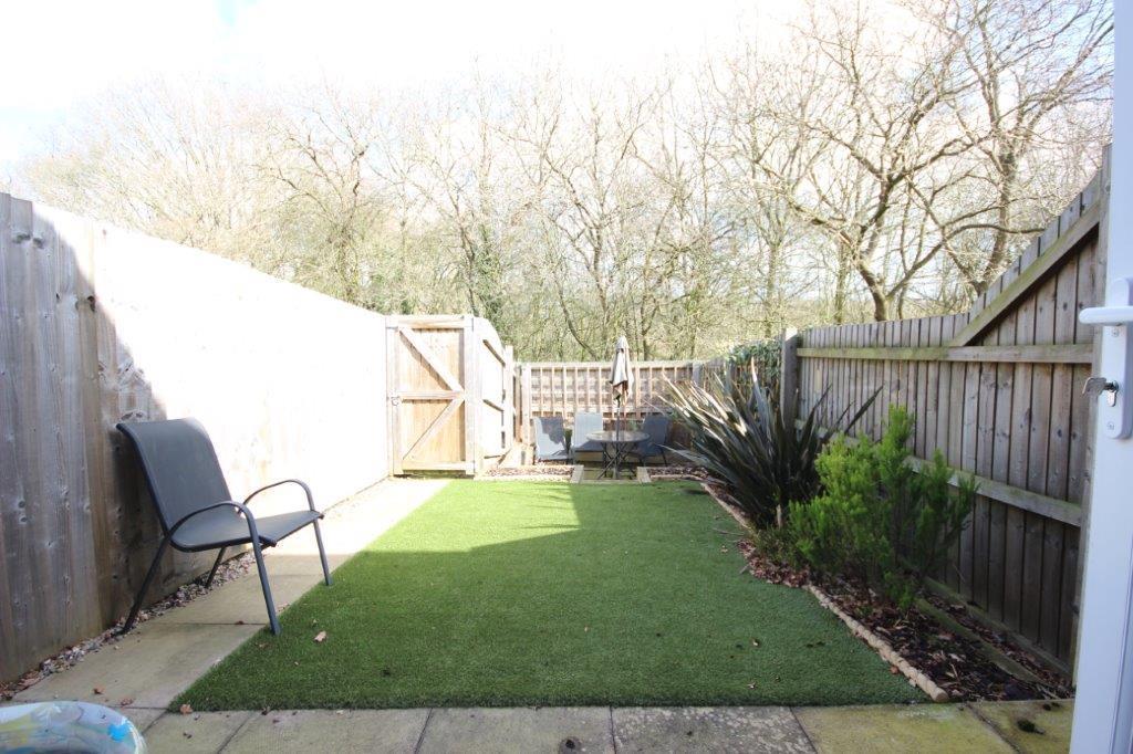 Brooklands Drive 71 - Garden.JPG