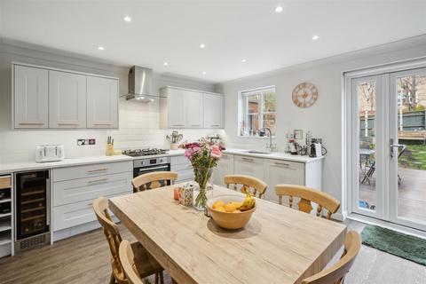 9 Princes Gate, High Wycombe, HP13 7AD