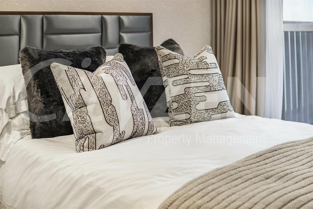 One bed show flat