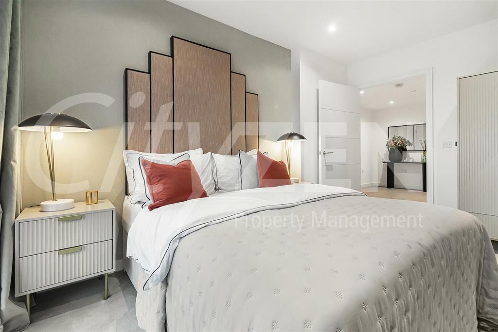 Two bed show flat