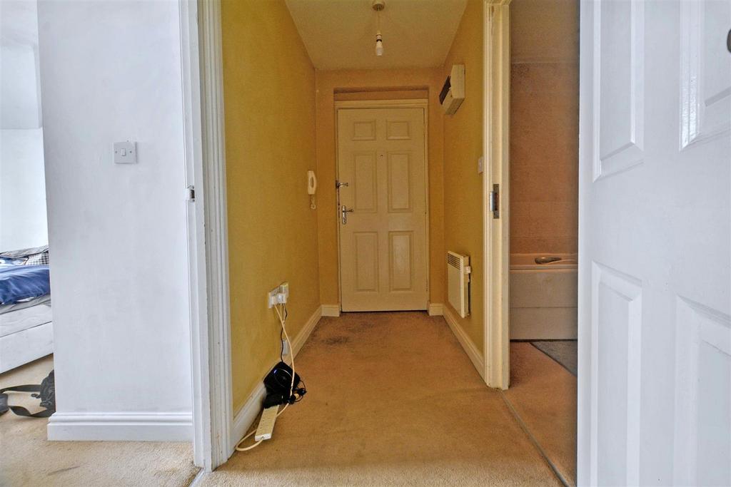 Entranec Hall 2.jpeg