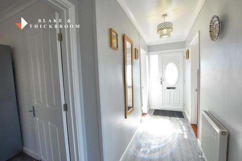 2 bedroom detached bungalow for sale, Cottage Grove, Clacton-on-Sea, Essex, CO16 8DJ