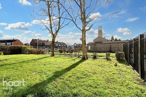 5, Groves House Bevin Road, Hayes, UB4 9JH