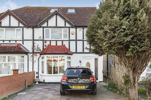 25 West Way, Hounslow, TW5 0JD