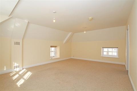 2 bedroom flat to rent, Baffins Court, Baffins Lane, Chichester, PO19