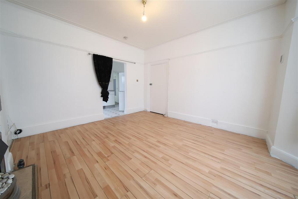 Lounge 2.jpg