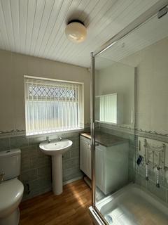2 bedroom detached bungalow to rent, Black Lion Road, Gorslas SA14