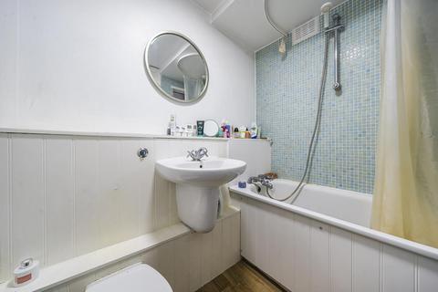 1 bedroom flat for sale, Upper Richmond Road, London, London, SW15