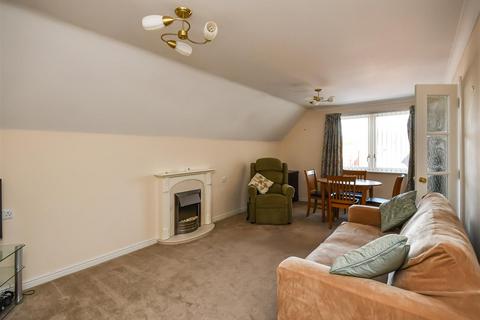 1 bedroom flat for sale, 42 Wombrook Court, Wombourne, Wolverhampton