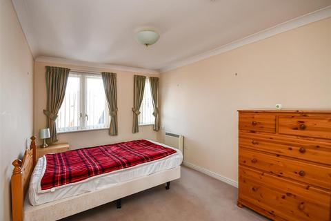 1 bedroom flat for sale, 42 Wombrook Court, Wombourne, Wolverhampton