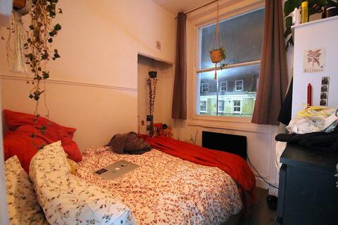 4 bedroom flat to rent, Bethnal Green Road, London E2
