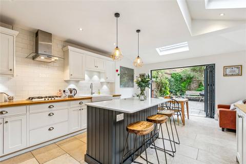 30 Brassey Square, London, SW11 5LP