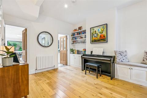 30 Brassey Square, London, SW11 5LP