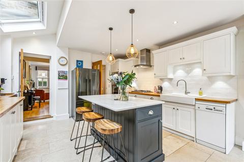 30 Brassey Square, London, SW11 5LP