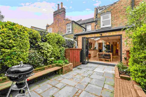 30 Brassey Square, London, SW11 5LP