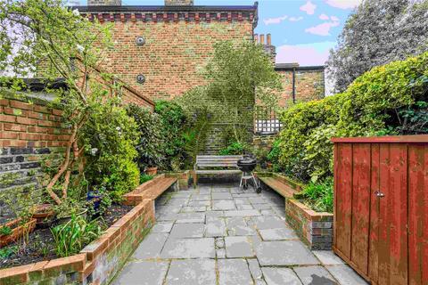 30 Brassey Square, London, SW11 5LP