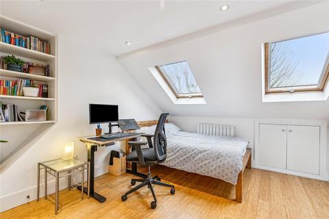 30 Brassey Square, London, SW11 5LP