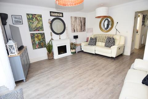 3 bedroom terraced house for sale, Nevill Close, Amesbury, SP4 7XW