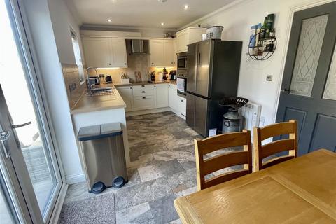 65 Carmarthen Road, Cross Hands, Llanelli, SA14 6SU