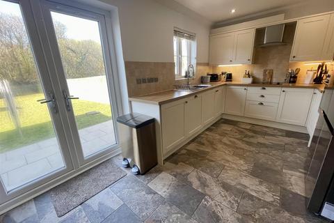 65 Carmarthen Road, Cross Hands, Llanelli, SA14 6SU