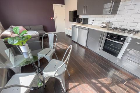 undefined, Clarence Street, L3 5TN,