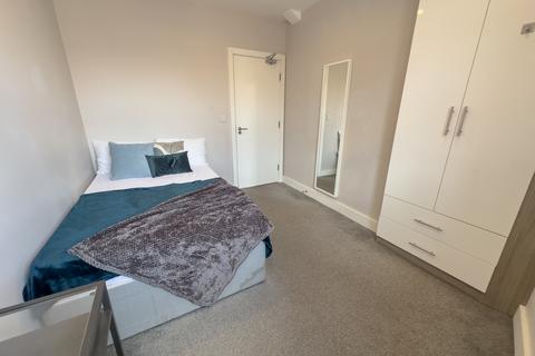 undefined, Clarence Street, L3 5TN,