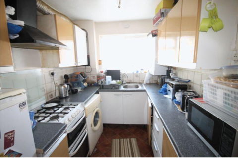69 Ringway, Southall, UB2 5SR