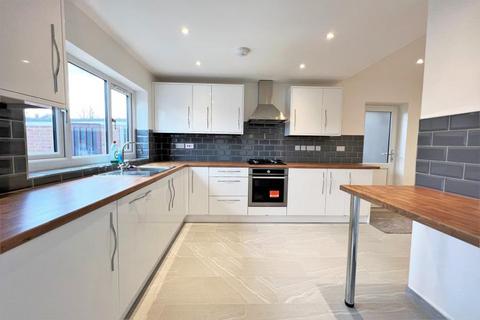 4 bedroom detached house to rent, East Hill, Woking GU22