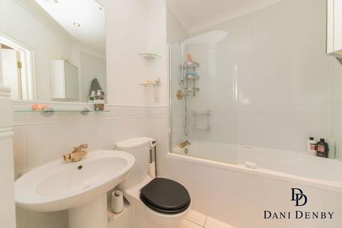 Flat 12, Dewlands Court, 2 Turnberry Close, London, NW4 1JL