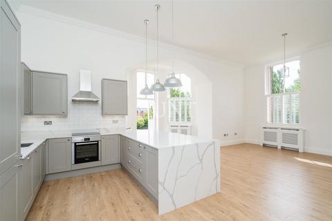 3 bedroom apartment to rent, Brandesbury Square, Repton Park, Woodford Green, Essex