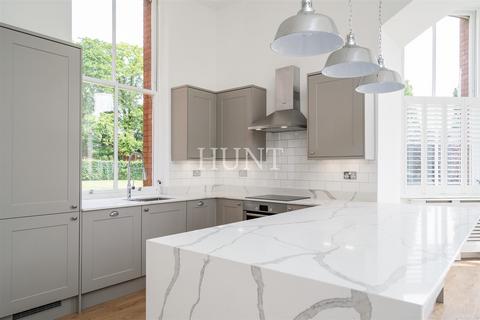 3 bedroom apartment to rent, Brandesbury Square, Repton Park, Woodford Green, Essex