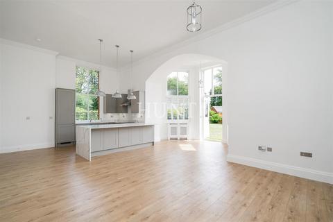 3 bedroom apartment to rent, Brandesbury Square, Repton Park, Woodford Green, Essex