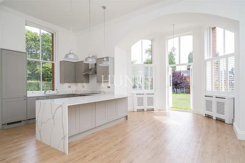 3 bedroom apartment to rent, Brandesbury Square, Repton Park, Woodford Green, Essex