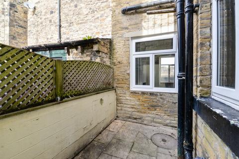 22 Dubb Lane, Bingley, BD16 2NW