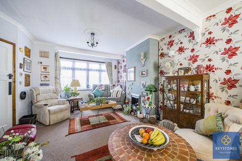38 The Drive, Collier Row, Romford, RM5 3TR