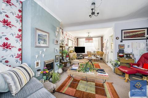38 The Drive, Collier Row, Romford, RM5 3TR