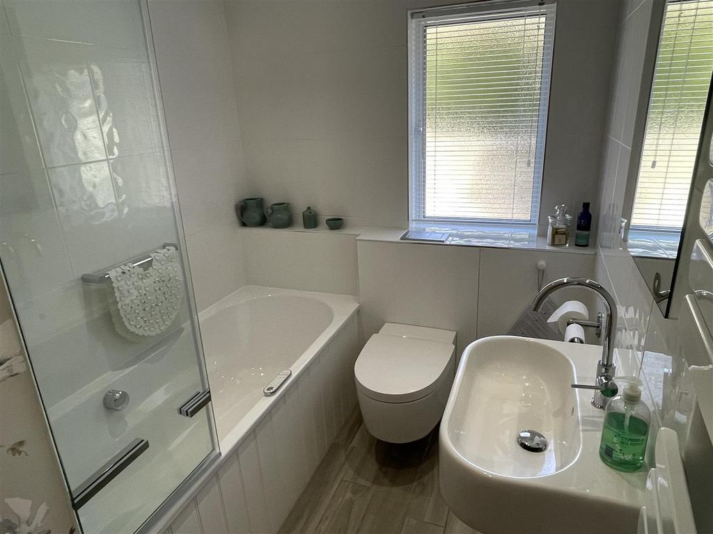 Bathroom.JPG