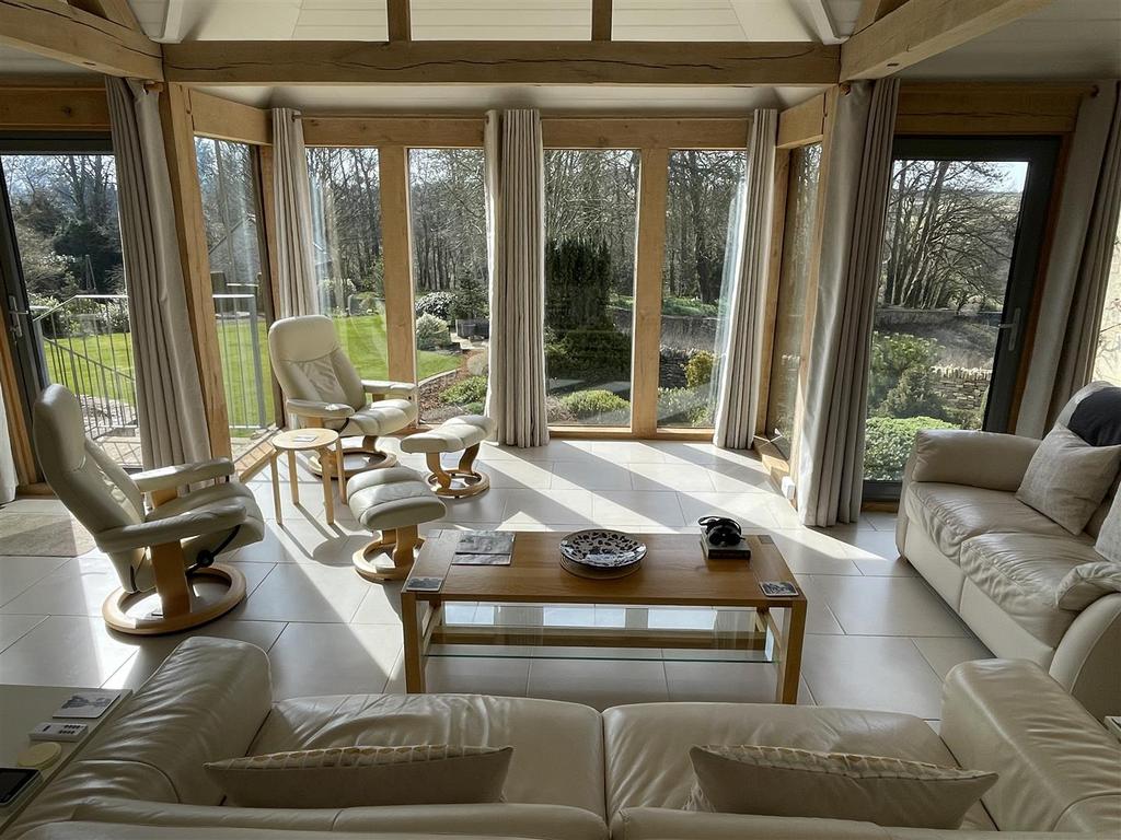 Lounge Area.JPG