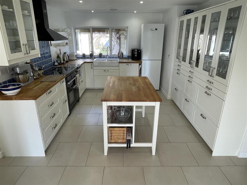 Kitchen.JPG